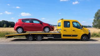 Małe auto na lawecie – awaryjne otwieranie aut w Krośnie