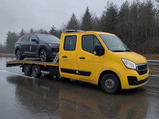 Holowanie SUV-a w deszczu – Krosno
