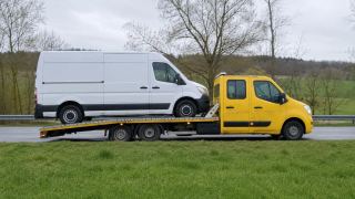 Transport busa dostawczego na lawecie – Krosno