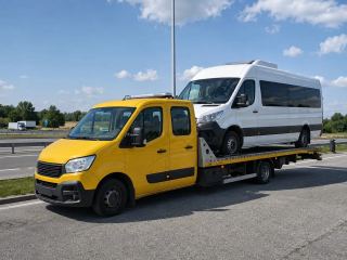 Transport busa osobowego na lawecie – Krosno
