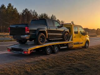 Transport pickupa o zachodzie słońca – Krosno